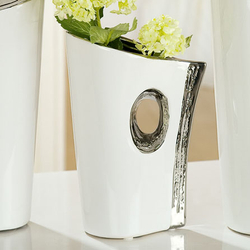 Janina kerámia fehér váza 20cm, függőleges ezüst díszítéssel