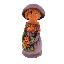 Panka baba, 22cm, virágcsokorral, kalapban, lila árnyalatos ruhában