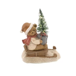 Maci fenyővel szánkón, led, fehér pulcsi, 11x14cm Maci fenyővel szánkón, led, fehér pulcsi, 11x14cm