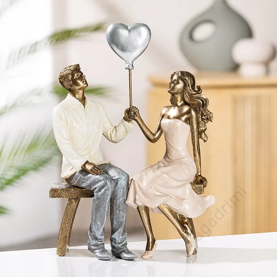 Polyresin szobor, Szerelmesek lufival, 16x24x8cm