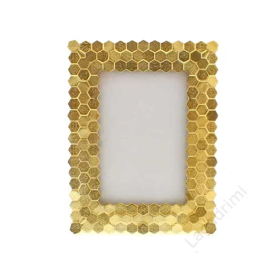 Képkeret, méhsejt mintával, arany szín, 10x15 képhez, polyresin