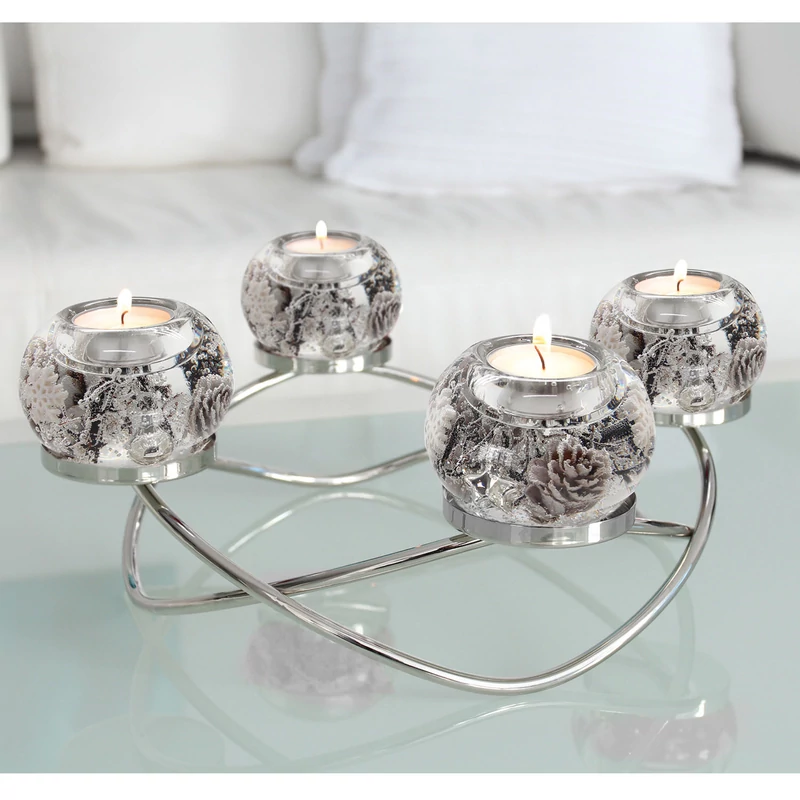 Az elegáns adventi koszorúk világa és a történet, ami a koszorúk mögött van